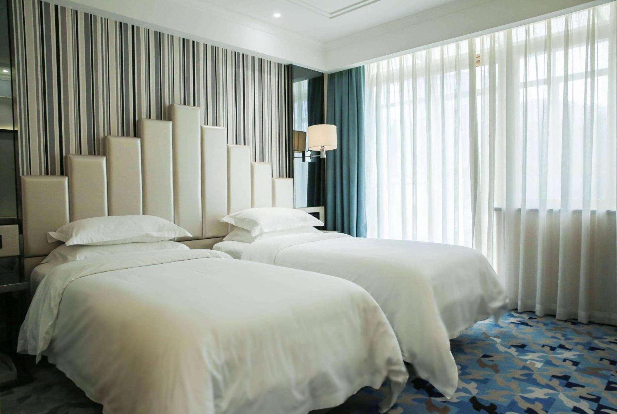 Ramada Shenzhen Baoan Hotell Eksteriør bilde