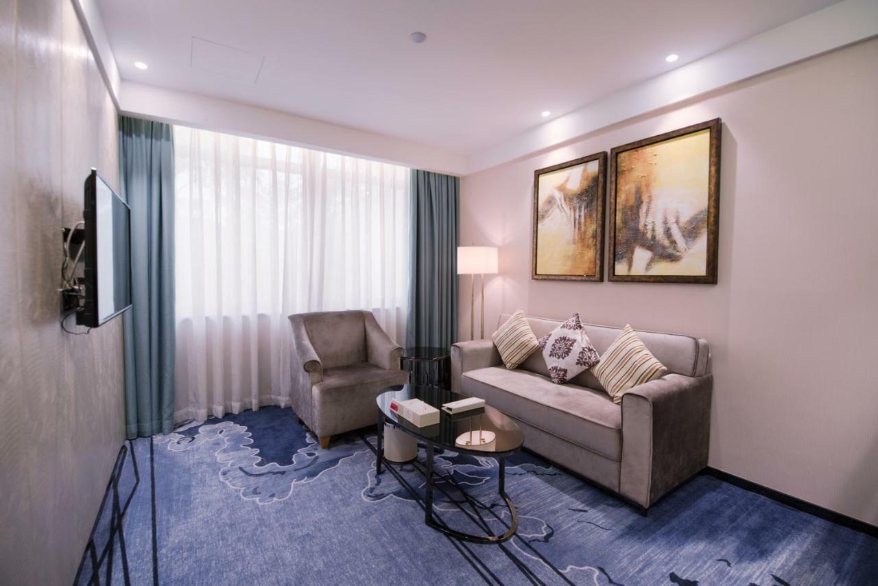 Ramada Shenzhen Baoan Hotell Eksteriør bilde